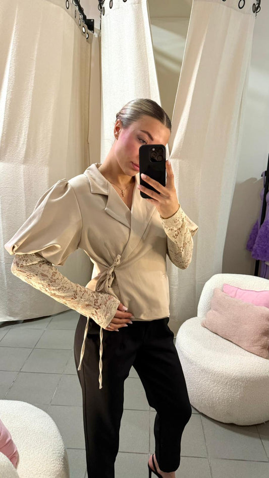 Blazer cu Mâneci din Dantelă