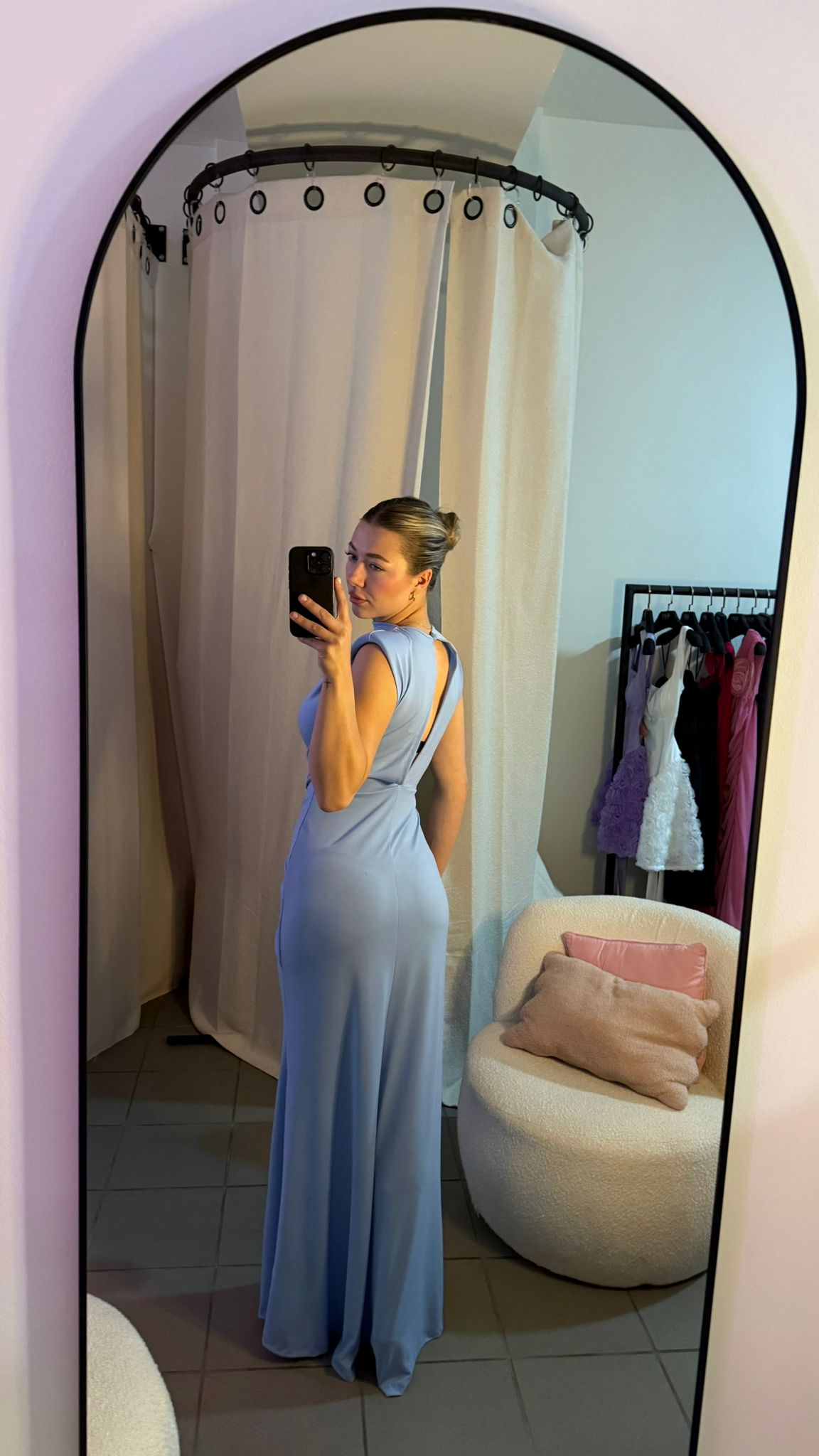 Rochie Lungă cu Drapaj Frontal