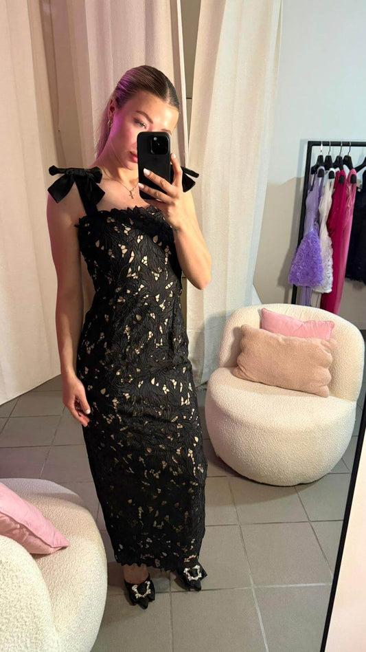 Rochie din Dantelă cu Bretele Fundiță