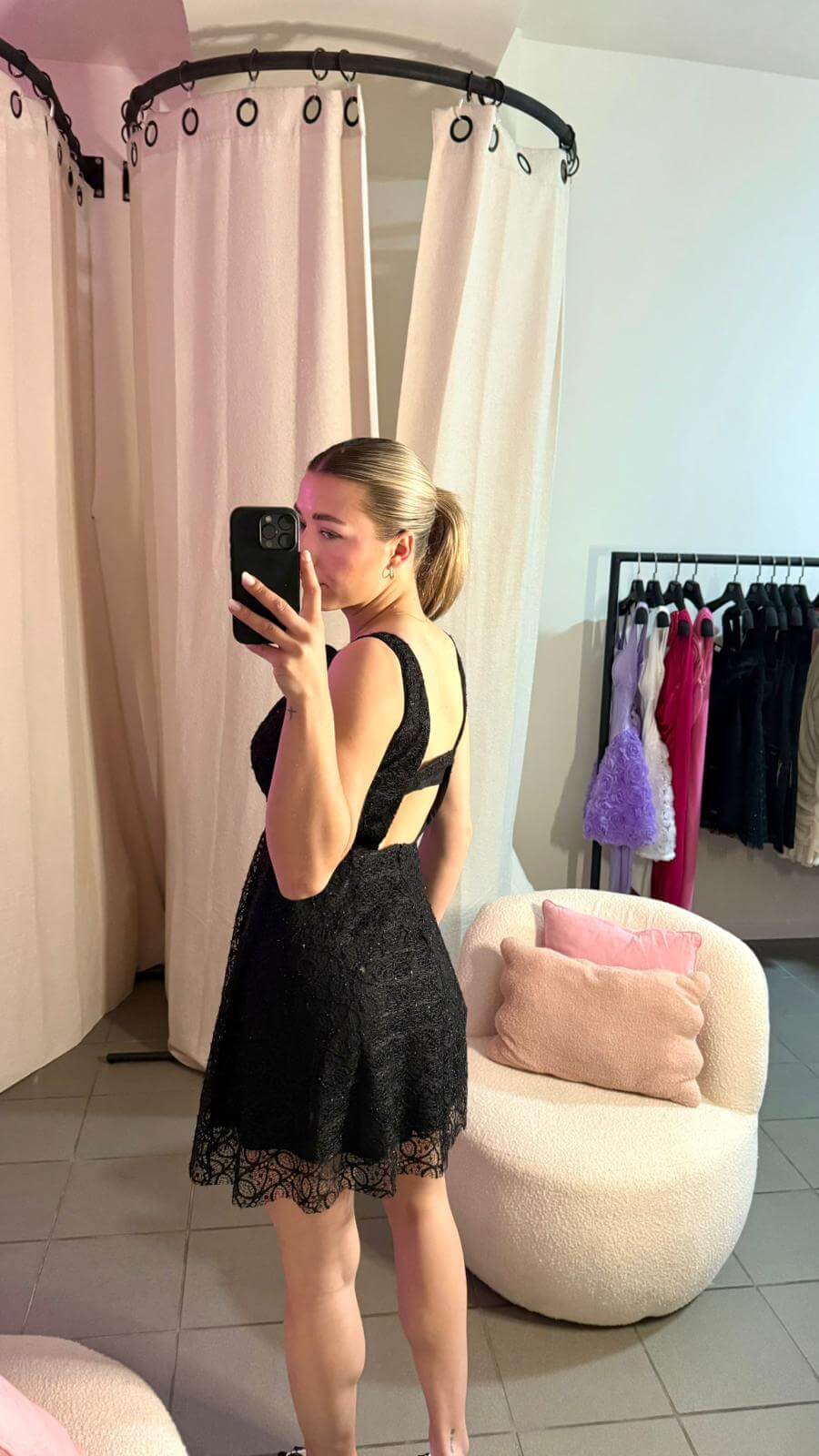 Rochie Scurtă din Dantelăcu Floare Detașabilă
