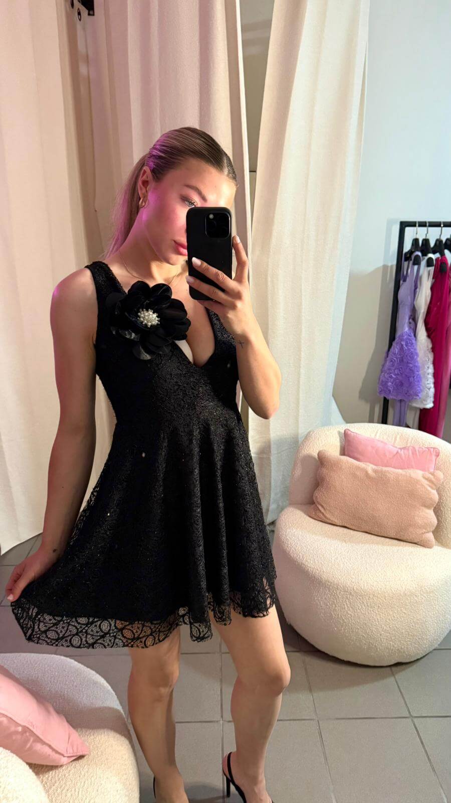 Rochie Scurtă din Dantelăcu Floare Detașabilă
