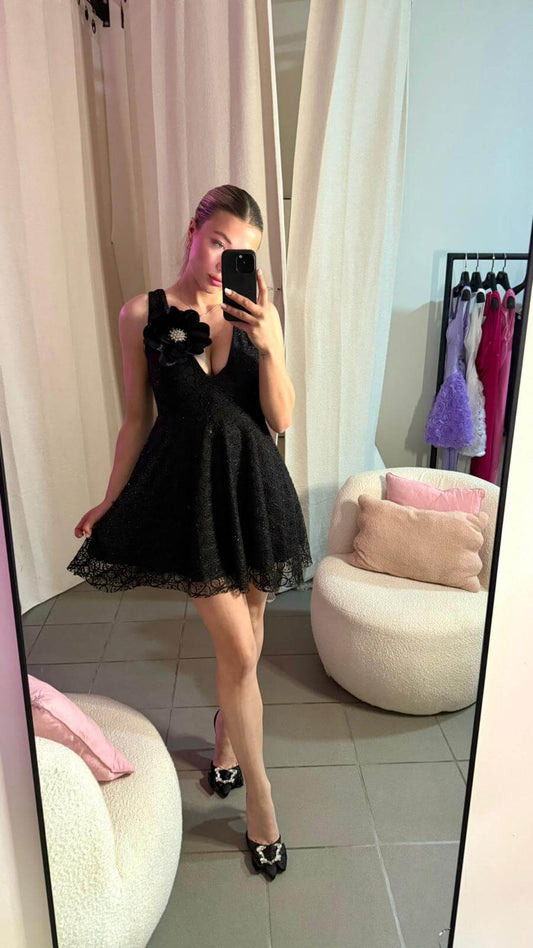 Rochie Scurtă din Dantelăcu Floare Detașabilă