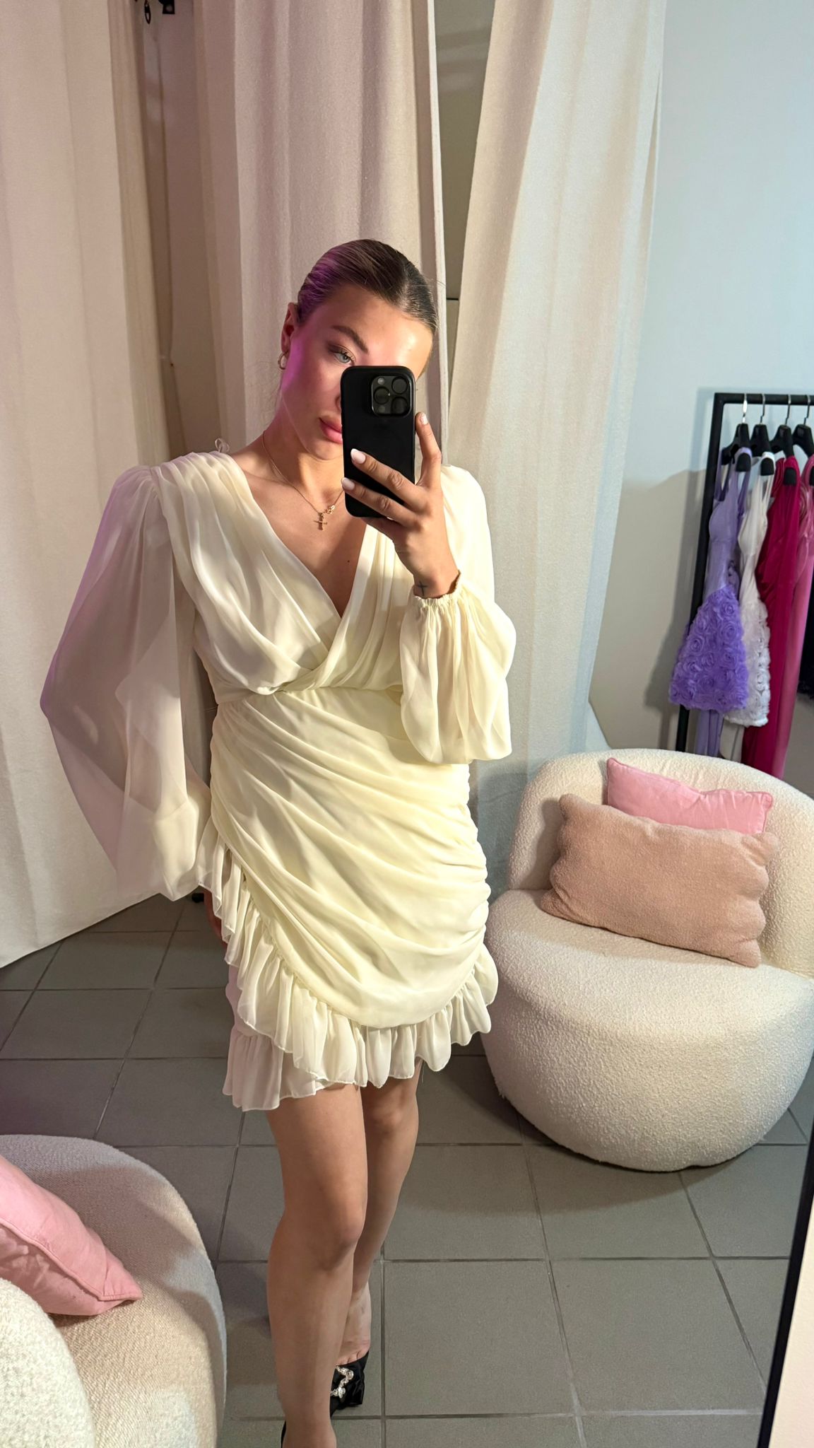 Rochie Albă cu Volane