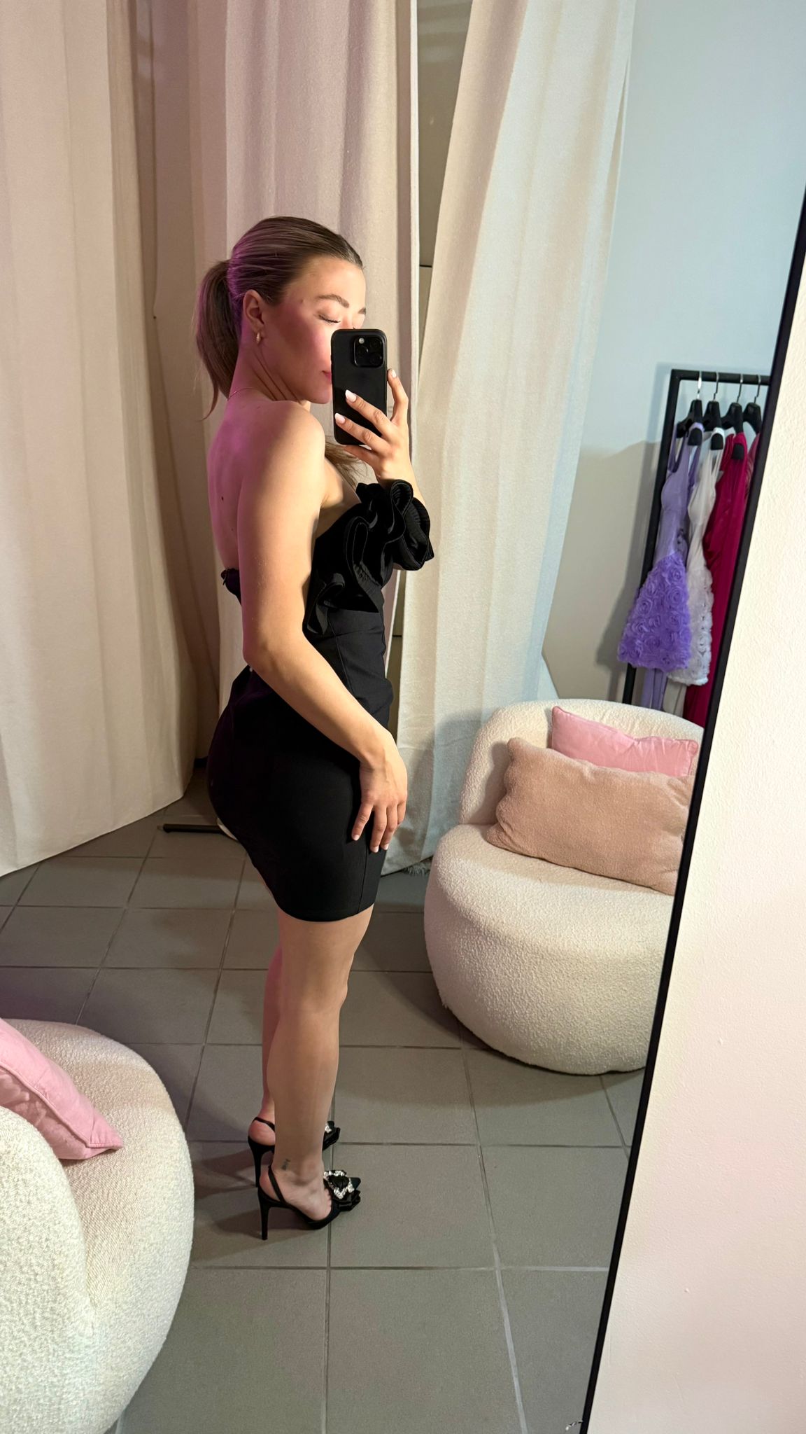 Rochie Neagră Tip Off-Shoulder